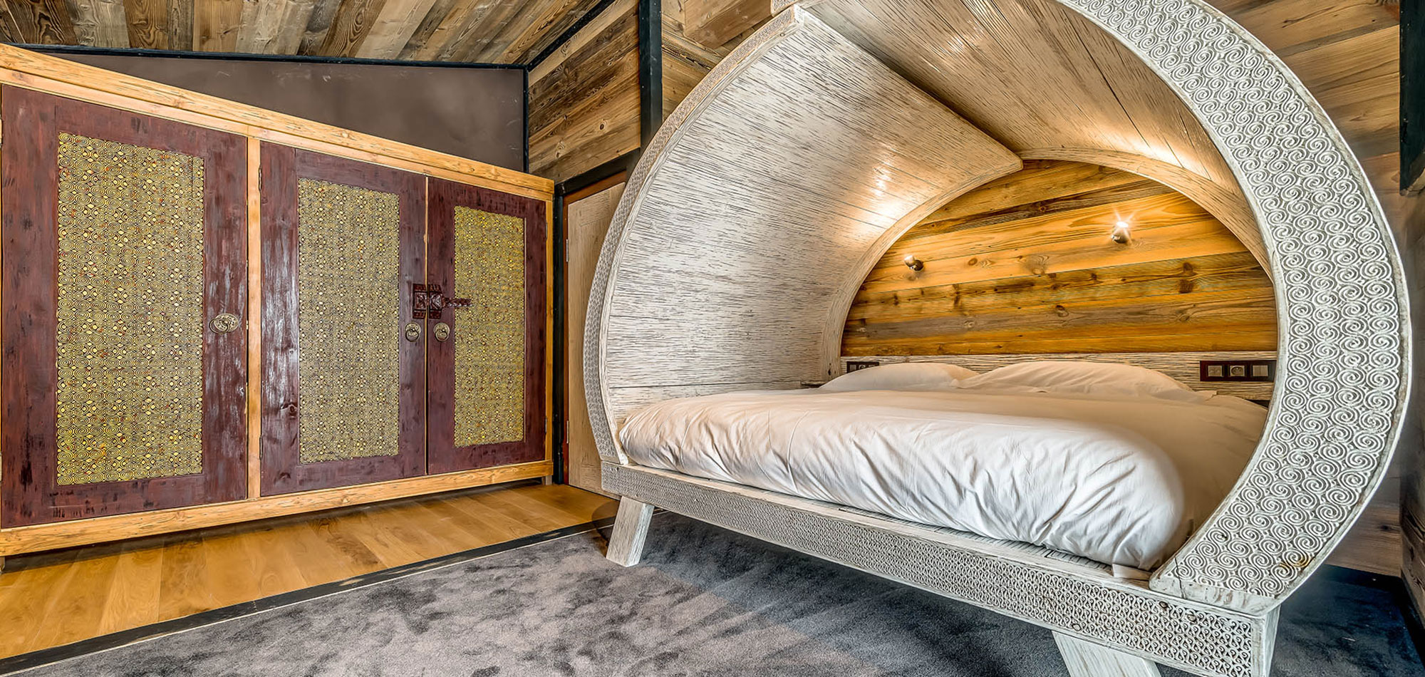 luxury_ski_chalet_ubud_tignes_oxford_ski_luxury_ski_bedroom2.jpg
