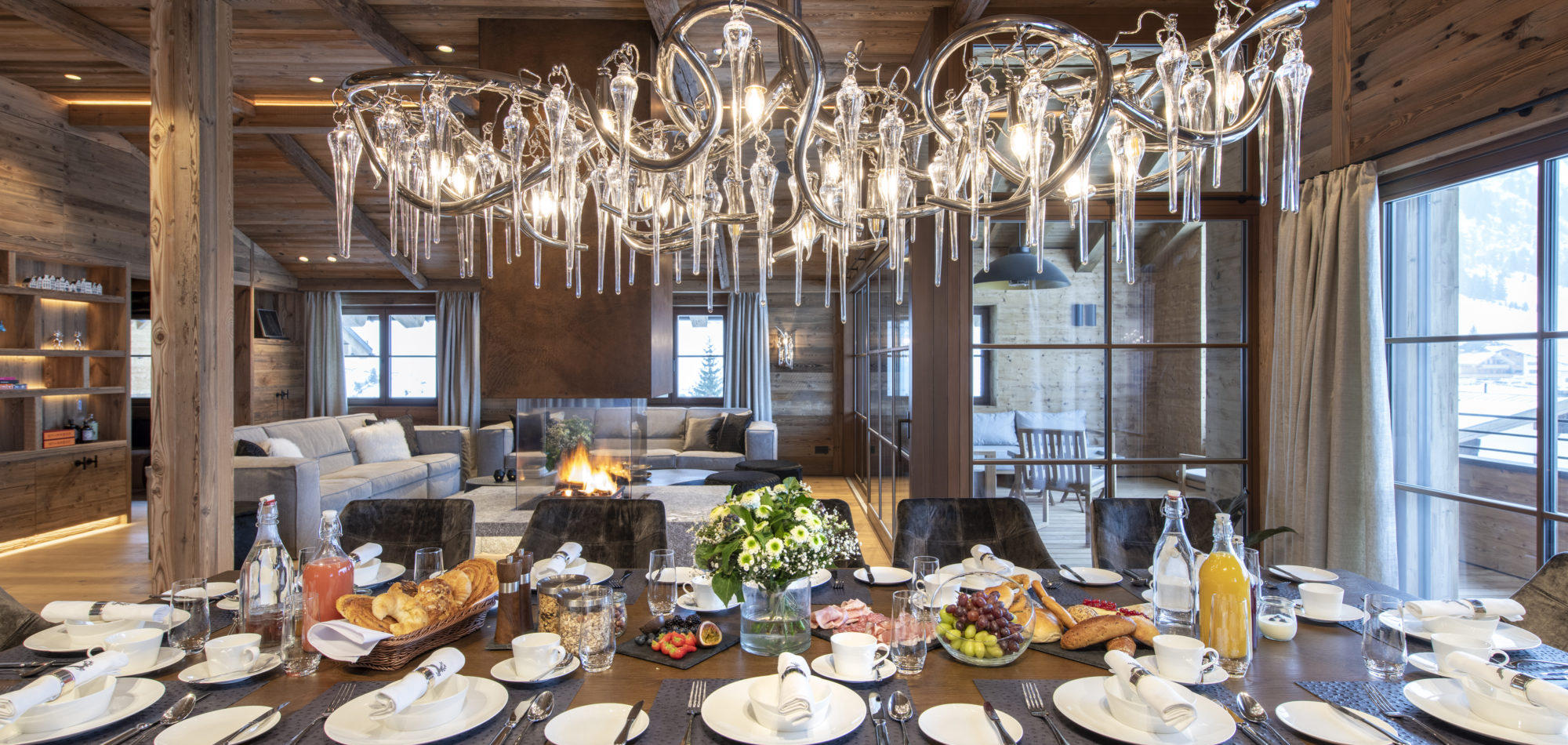 chalech_M_lech_luxury_ski_chalet_oxford_ski_ dining (2).jpg