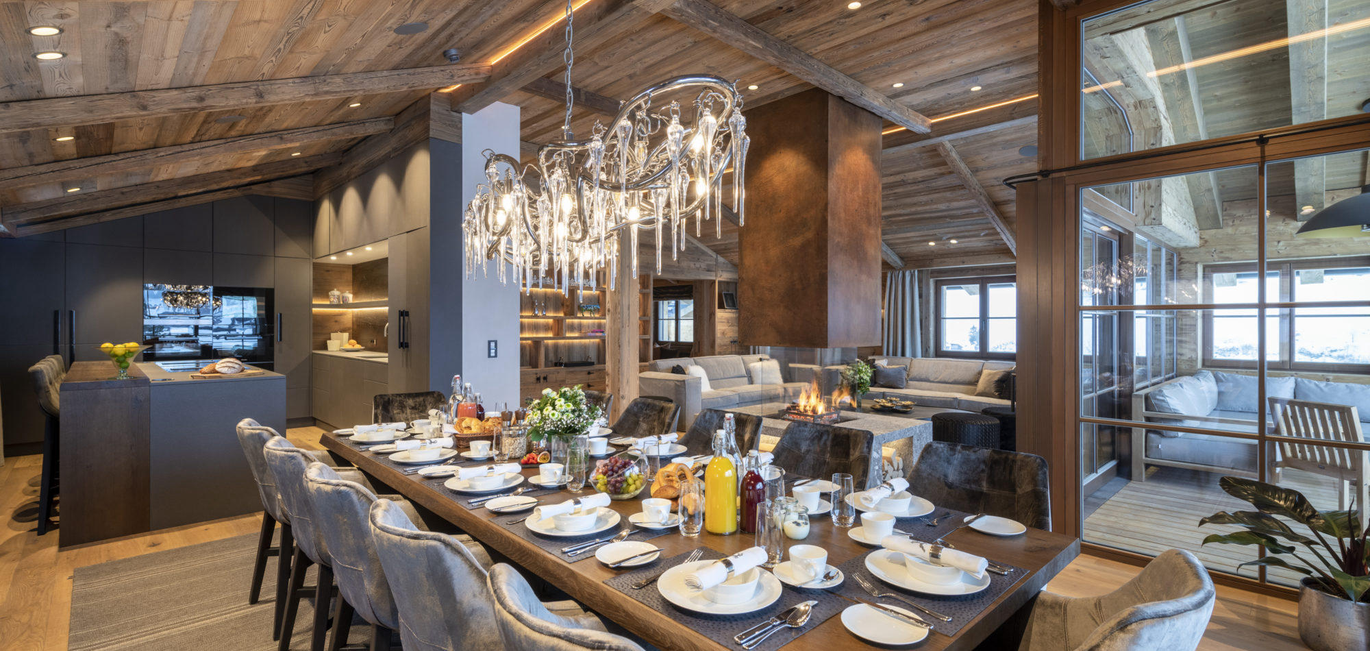 chalech_M_lech_luxury_ski_chalet_oxford_ski_ dining (3).jpg