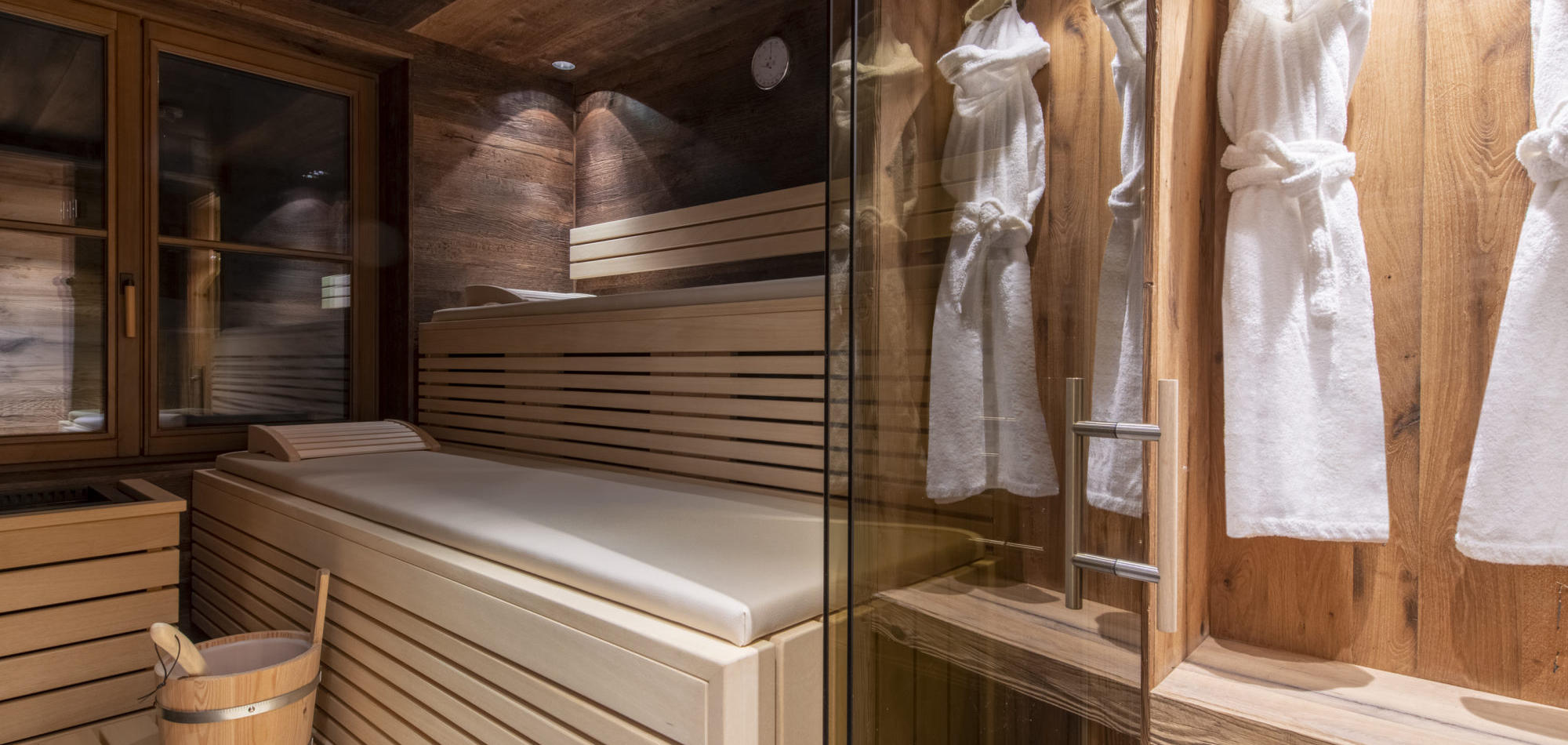 chalech_M_lech_luxury_ski_chalet_oxford_ski_ sauna.jpg