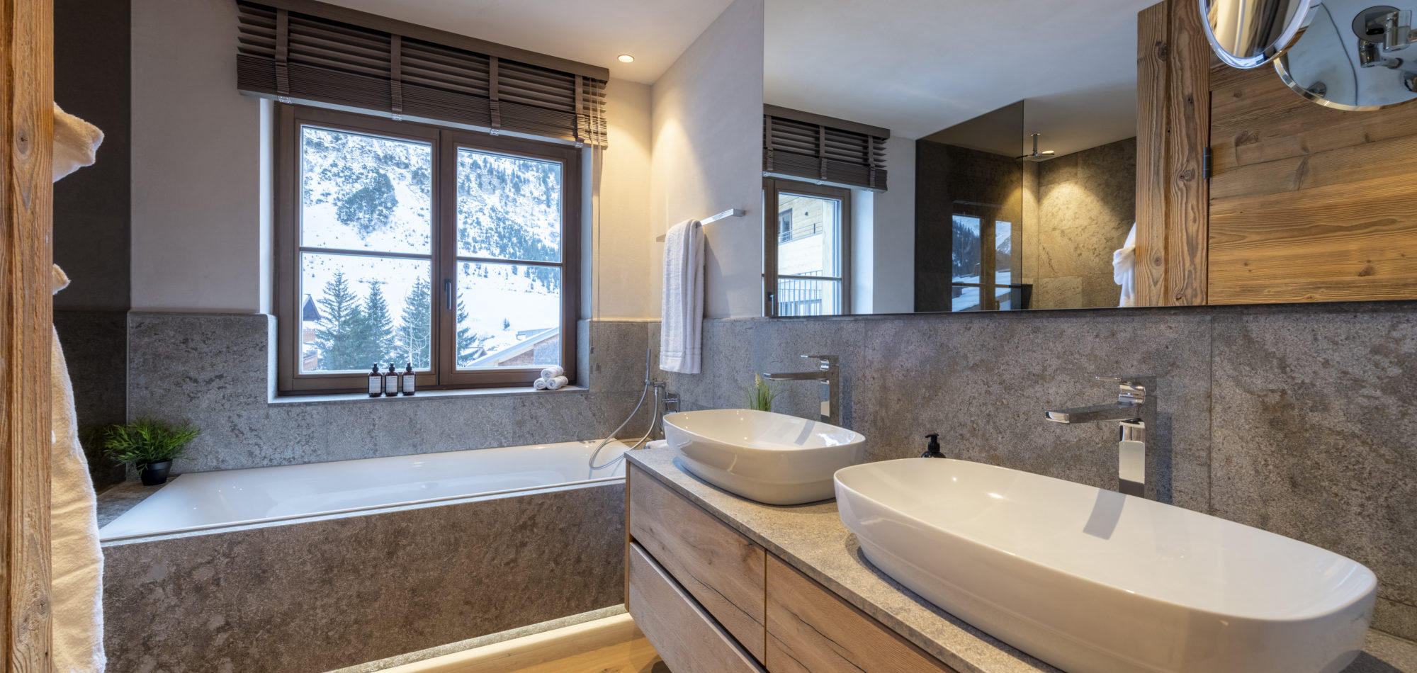 chalech_M_lech_luxury_ski_chalet_oxford_ski_ bathroom-1.jpg