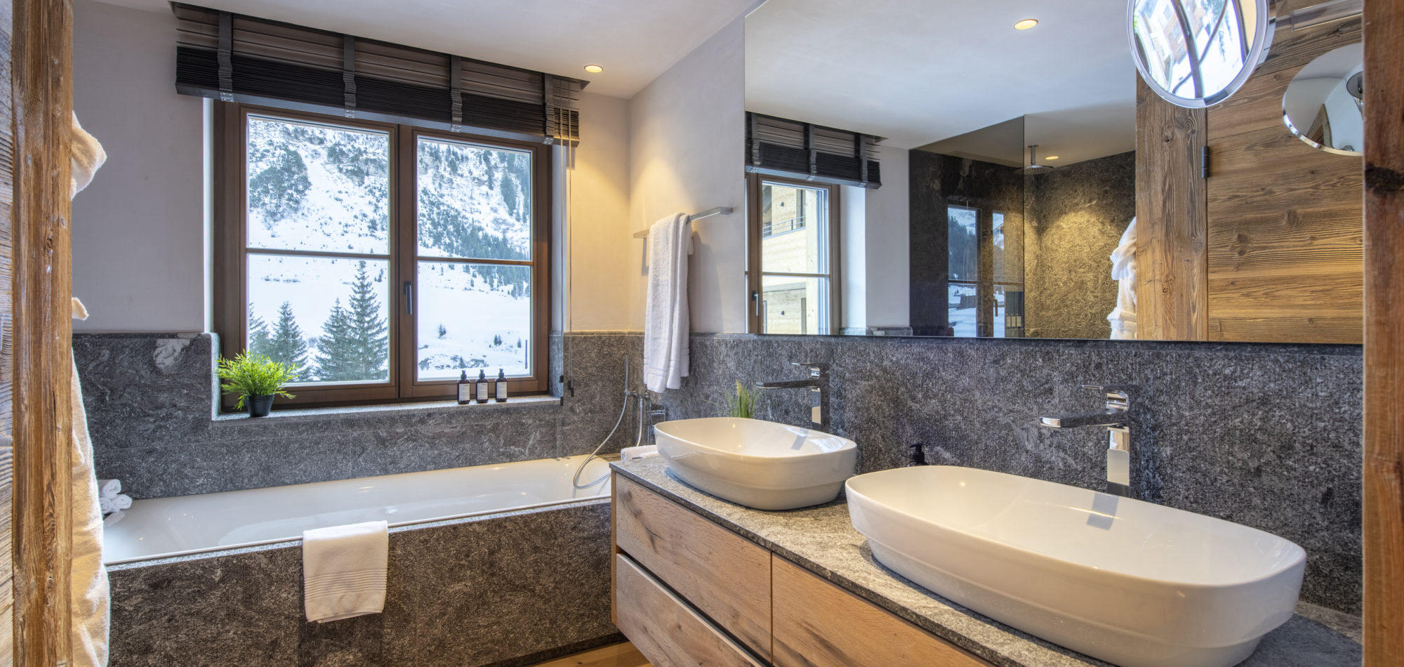 chalech_M_lech_luxury_ski_chalet_oxford_ski_ bathroom-4.jpg