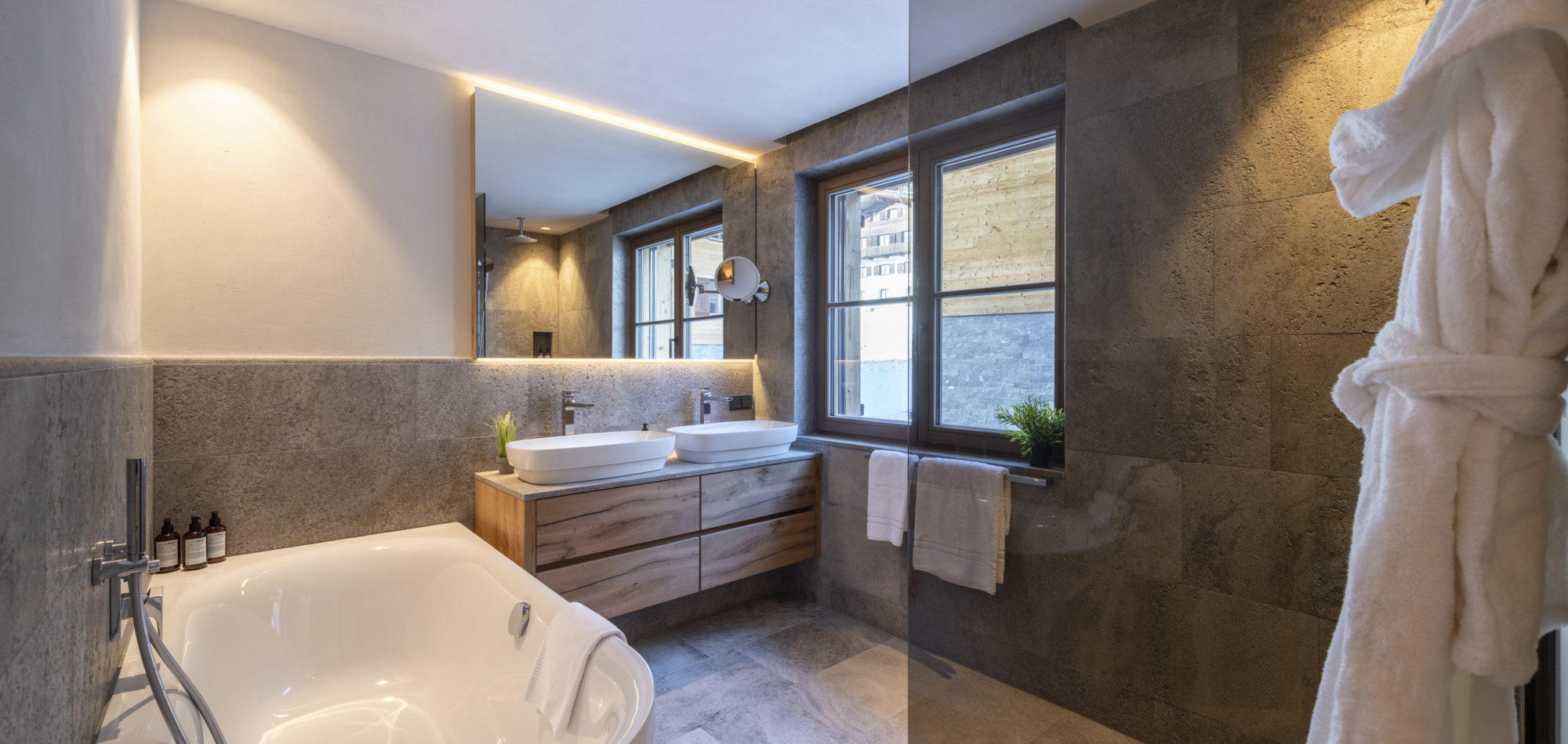 chalech_M_lech_luxury_ski_chalet_oxford_ski_ bathroom-5.jpg