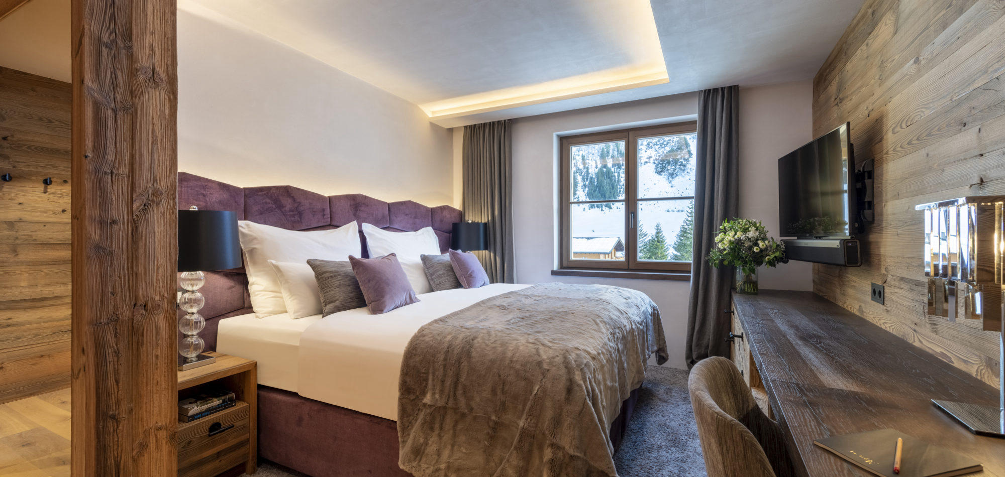 chalech_M_lech_luxury_ski_chalet_oxford_ski_ bedroom-7.jpg