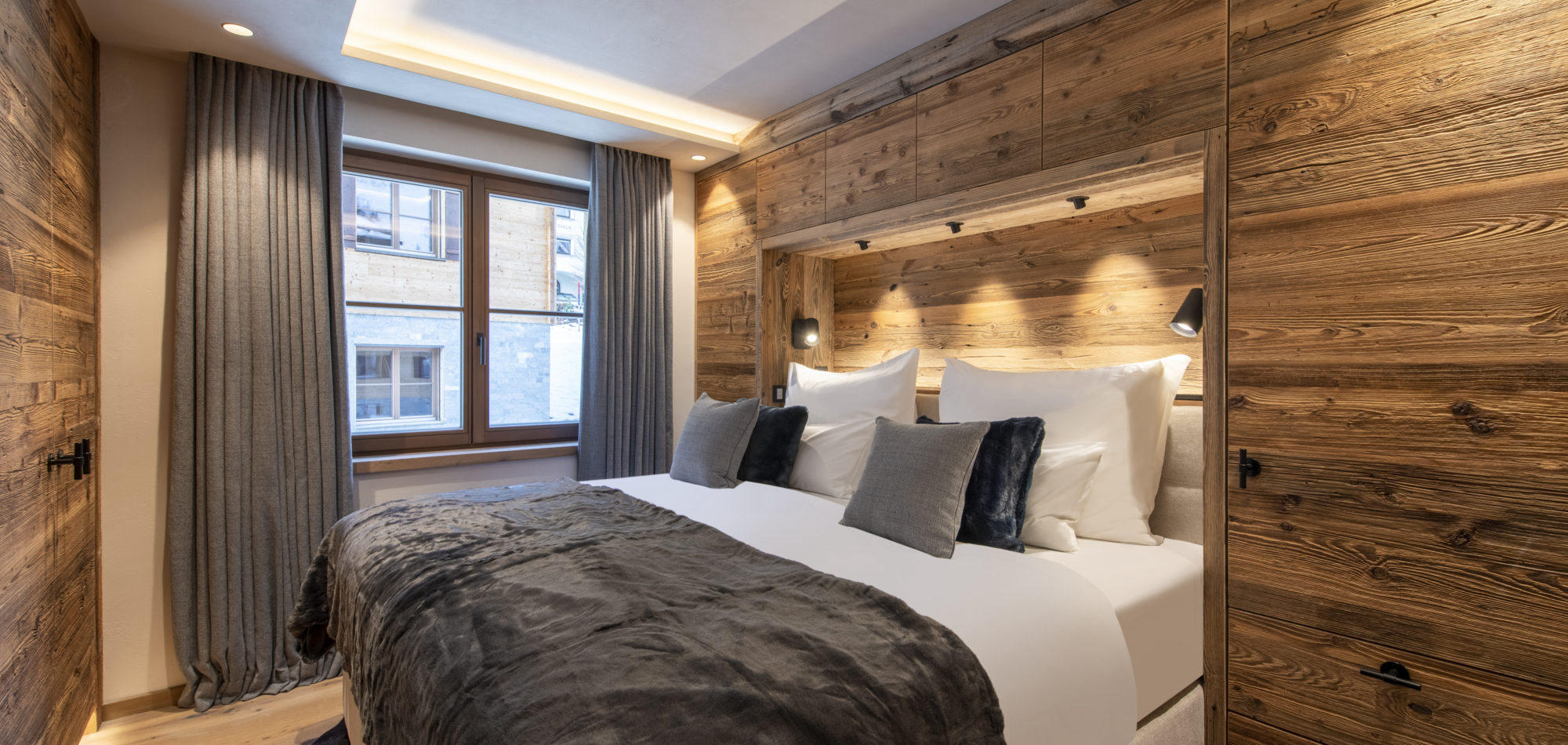 chalech_M_lech_luxury_ski_chalet_oxford_ski_ bedroom-9.jpg