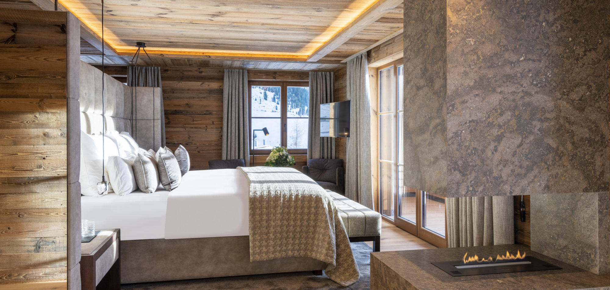 chalech_M_lech_luxury_ski_chalet_oxford_ski_ bedroom-10.jpg