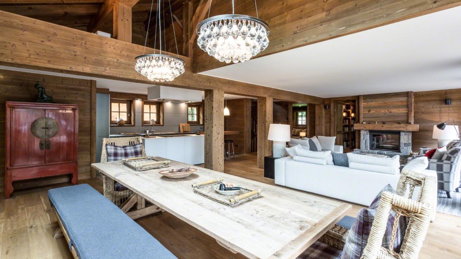 luxury-ski-chalets-chamonix-big-bear-oxford-ski -dining.jpg