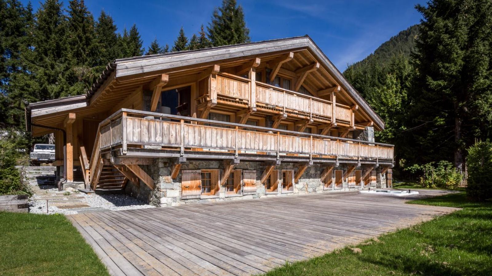 luxury-ski-chalets-chamonix-big-bear-oxford-ski -exterior.jpg