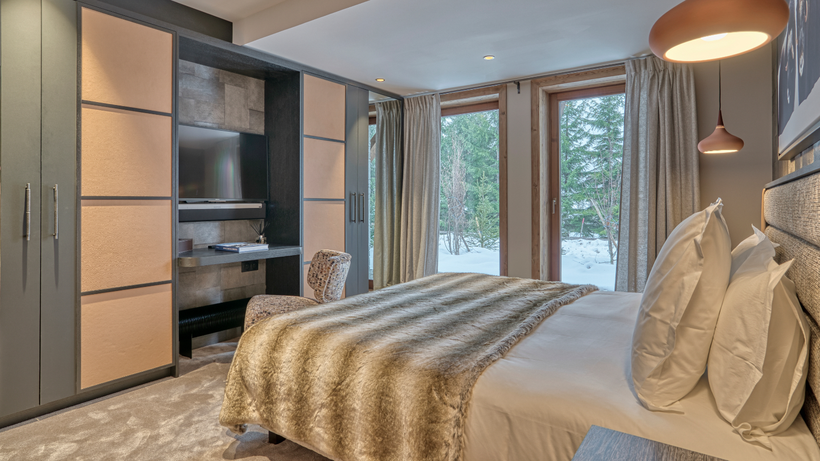 Luxury-Ski-Chalet-Megève-Divinity-Oxford-Ski-Bedroom3.jpg