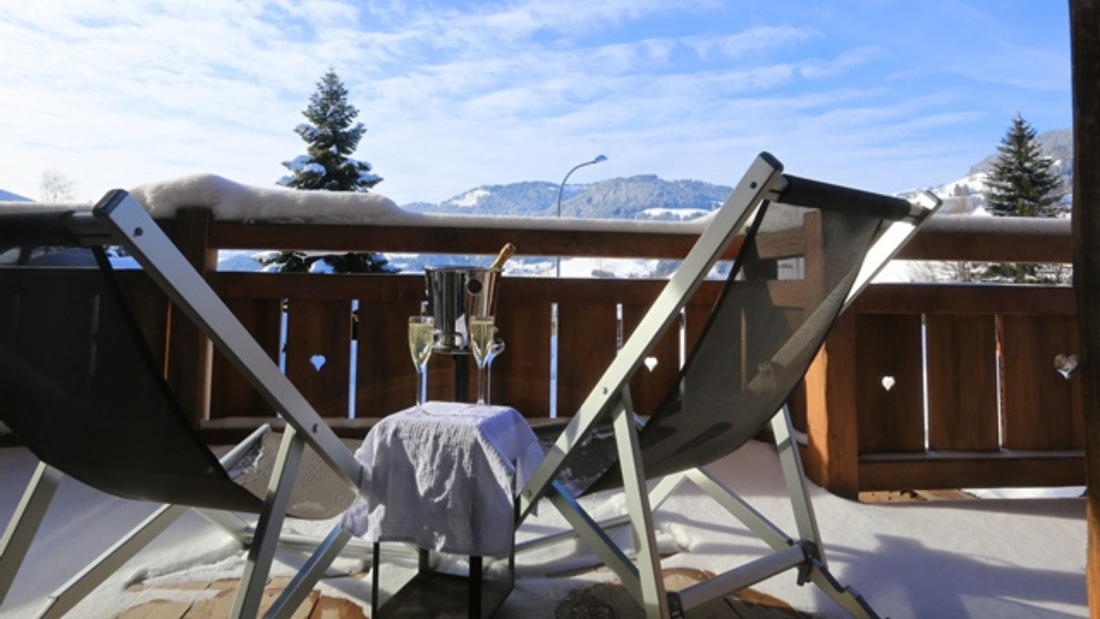 luxury-ski-megeve-dana-oxford-ski-balcony.jpg