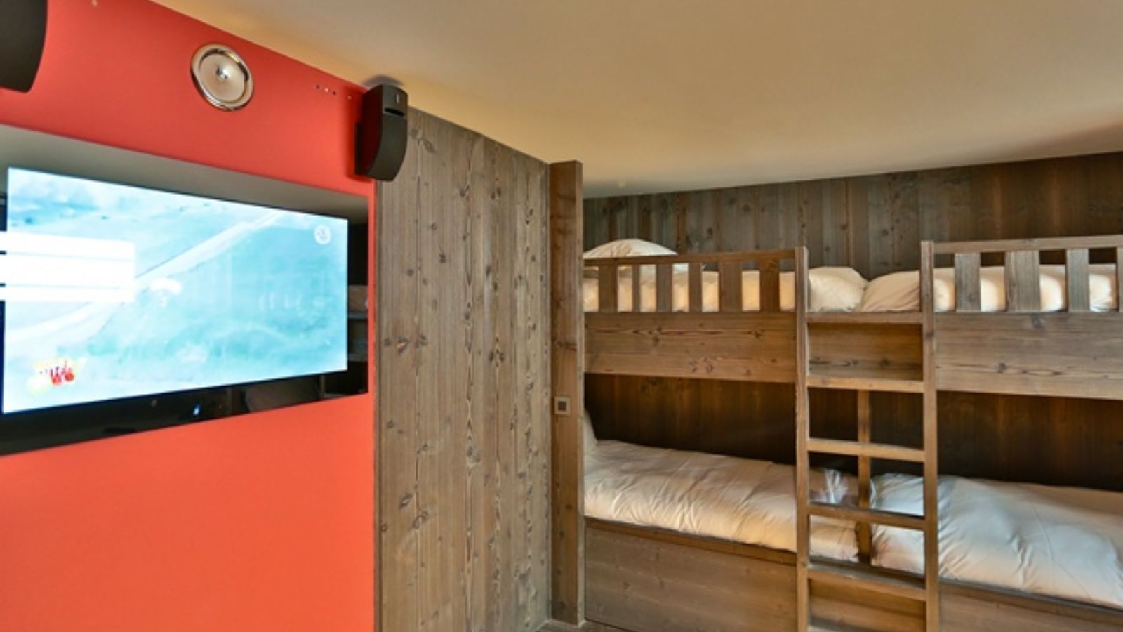 luxury-ski-chalet-megeve-dana-oxford-ski-bed room 3.jpg