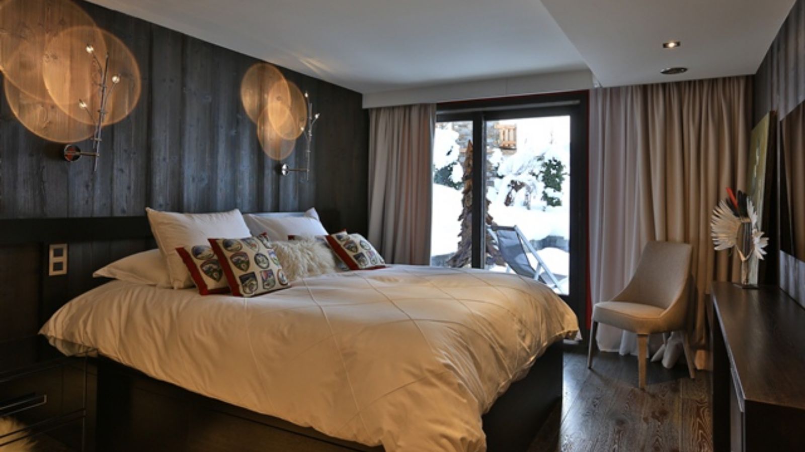 luxury-ski-chalet-megeve-dana-oxford-ski-bed room 6.jpg