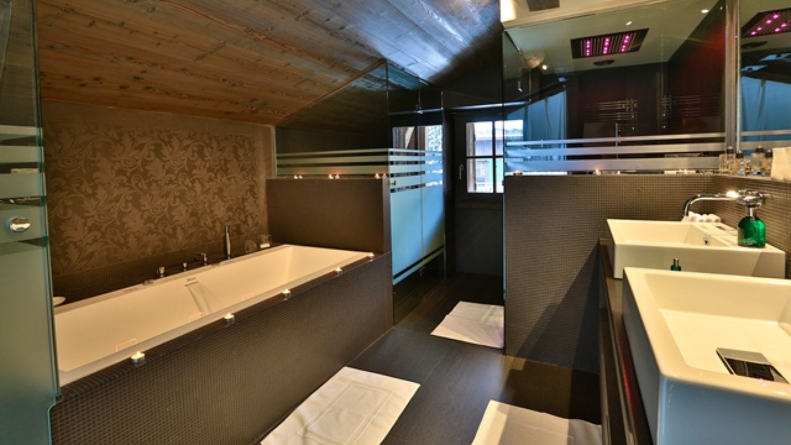 luxary-ski-megeve-dana-oxford-ski-bath room 1.jpg