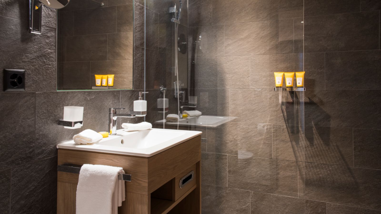 luxury-ski-chalet-zermatt-chris (4).jpg