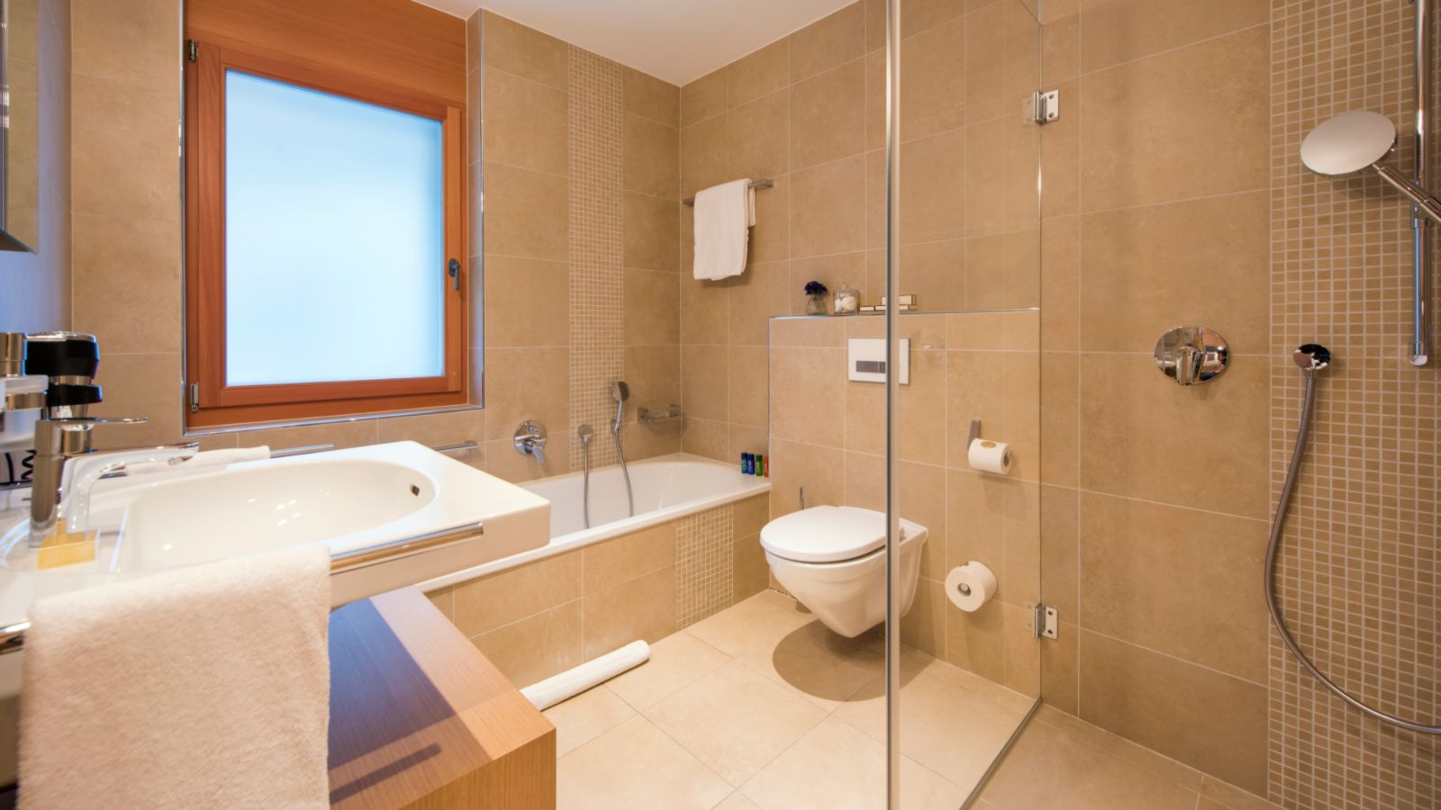 luxury-ski-chalet-zermatt-shalimar-oxford-ski-bathroom (2).jpg