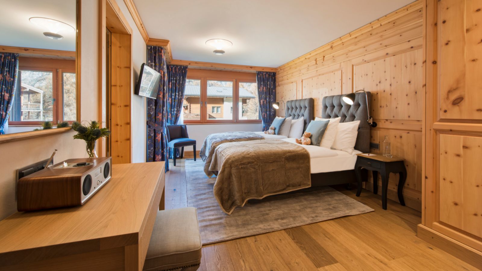 luxury-ski-chalet-zermatt-shalimar-oxford-ski-bedroom2.jpg