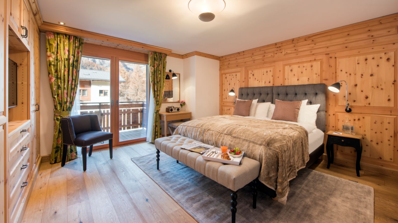 luxury-ski-chalet-zermatt-shalimar-oxford-ski-bedroom (6).jpg