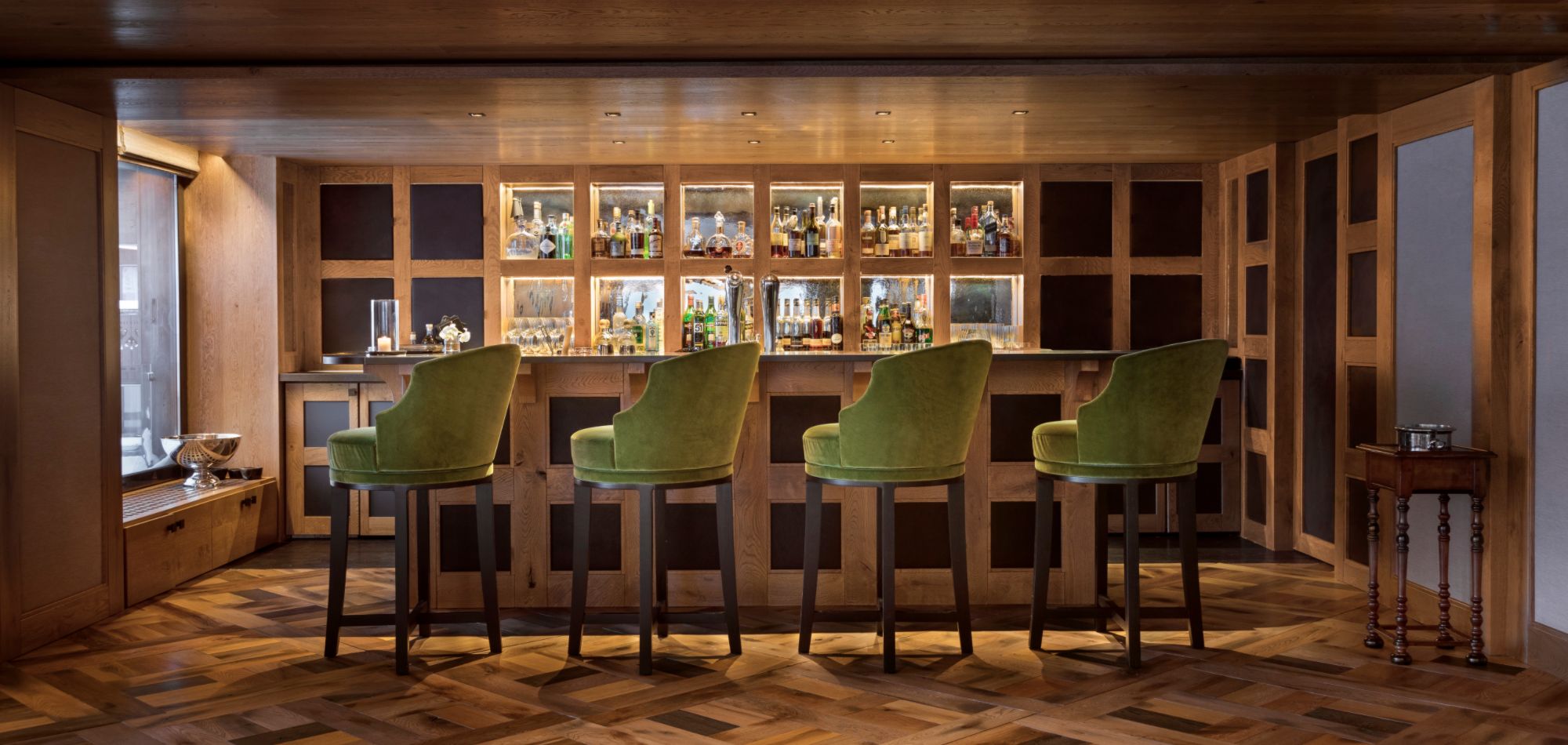 luxury-ski-hotel-1850-Aman Le Melezin-Bar.jpg