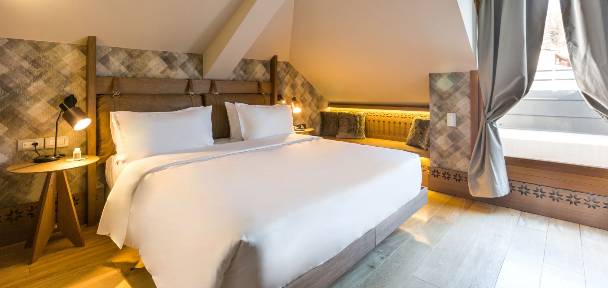 luxury-ski-hotel-cortina-Hotel Savoia-Master suite.jpg