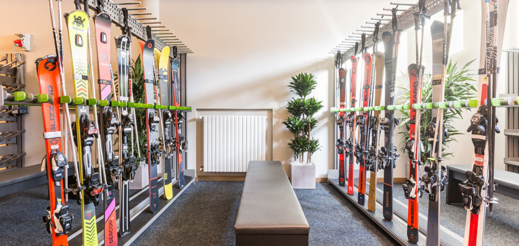 luxury-ski-hotel-cortina-Hotel Savoia- Ski room.jpg