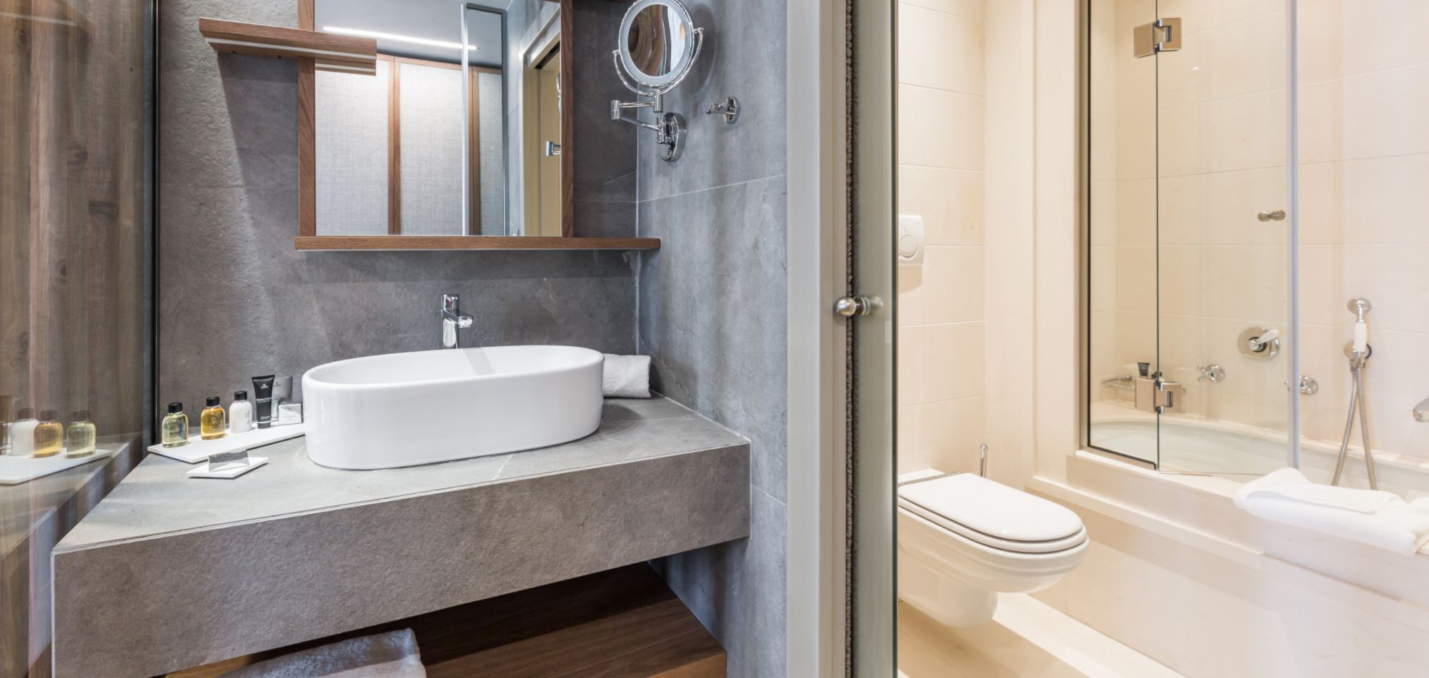 luxury-ski-hotel-cortina-Hotel Savoia-Bathroom.jpg