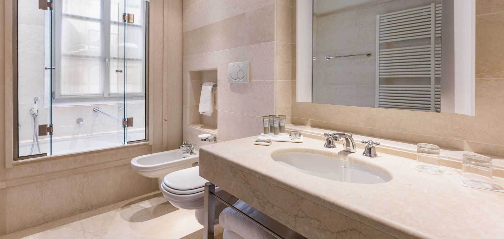 luxury-ski-hotel-cortina-Hotel Savoia-Bathroom2.jpg