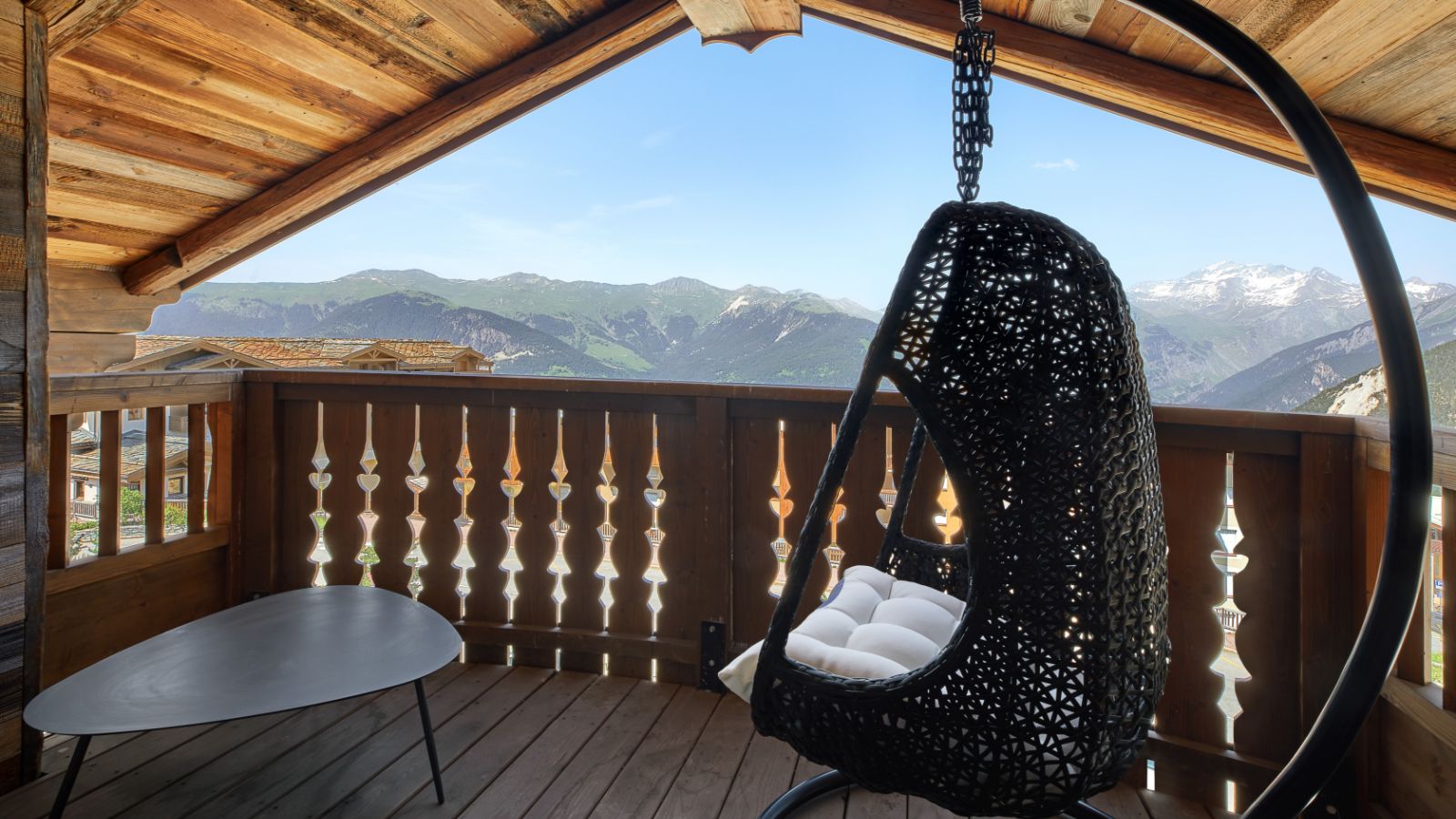 luxury-ski-chalet-six-senses-residences-oxford-ski-balcony (1).jpg