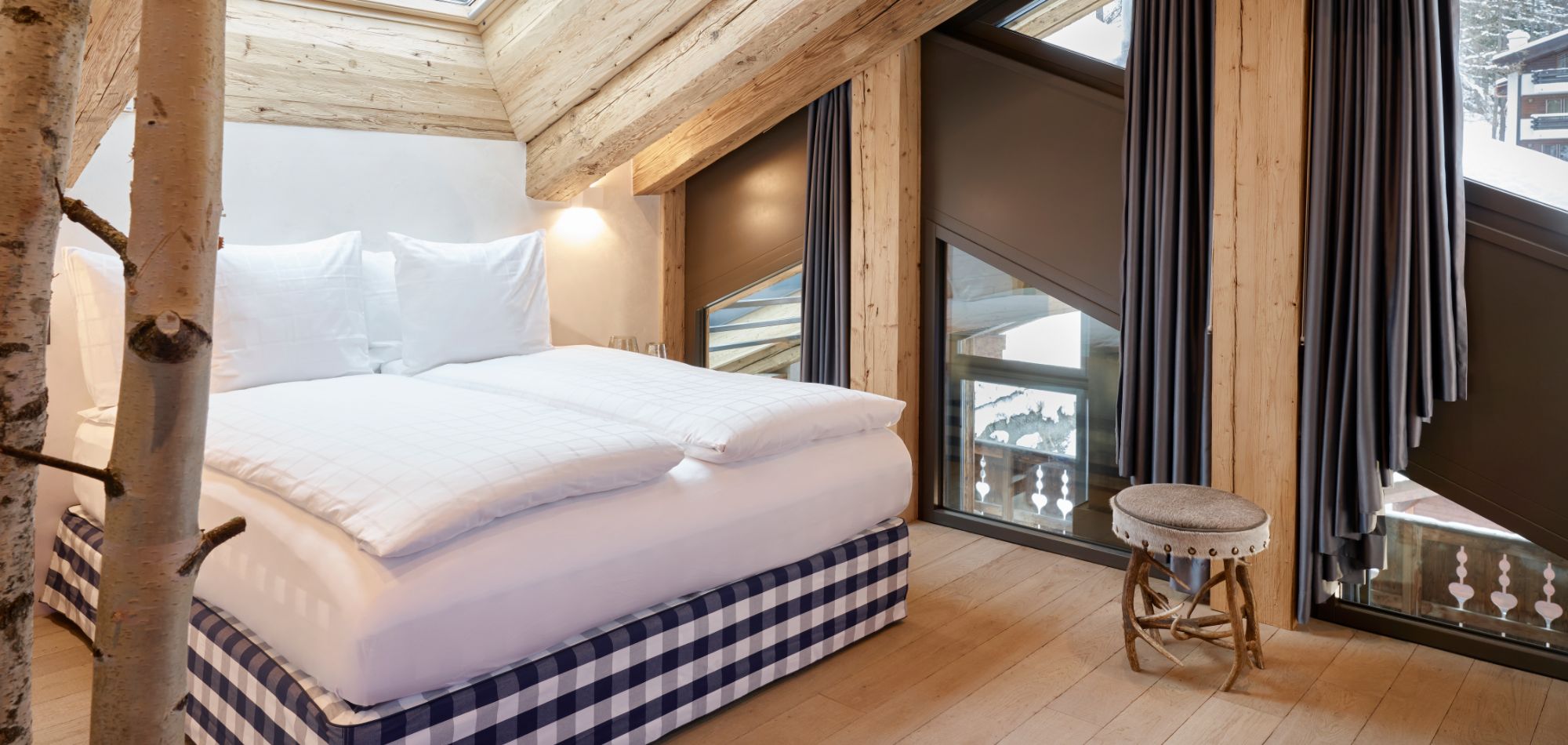 luxury-ski-hotel-zermatt-firefly-oxford-ski-bedroom2.jpg