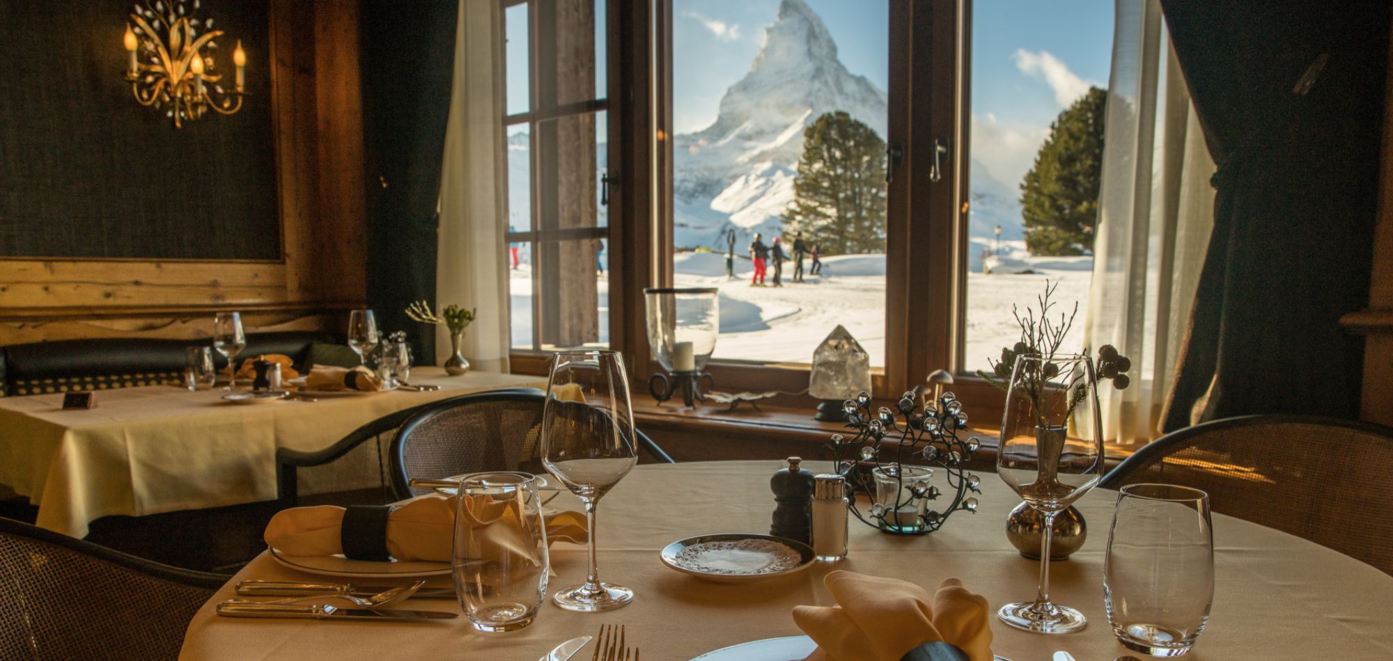 luxury-ski-hotel-zermatt-riffelalp-restaurant2.jpg