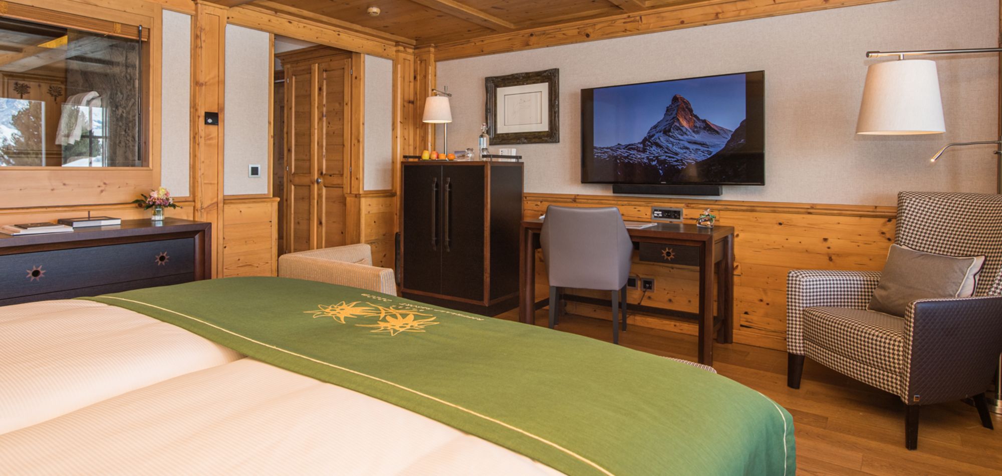luxury-ski-hotel-zermatt-riffelalp-bedroom2.jpg