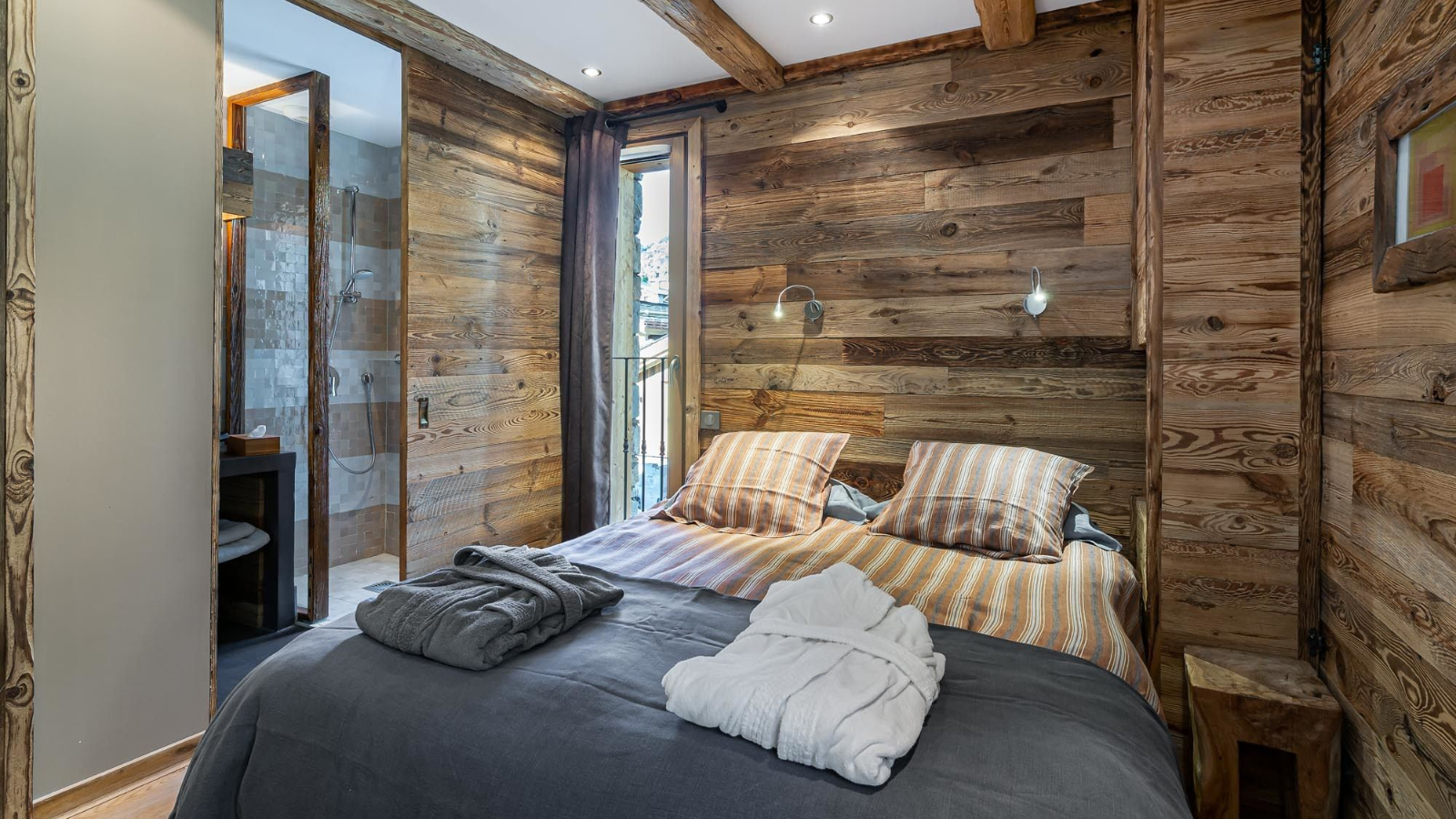 luxury-ski-chalet-st-martin-de-belleville-pure-white-crystal-oxford-ski-8.jpg