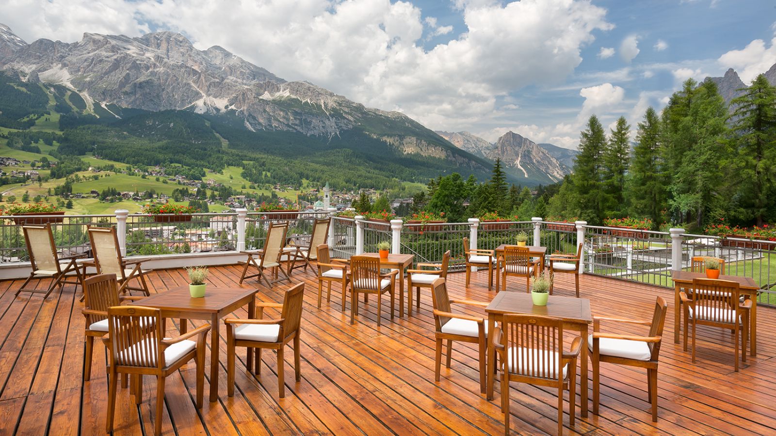luxury-ski-hotel-cortina-cristallo-oxford-ski-terrace.jpg
