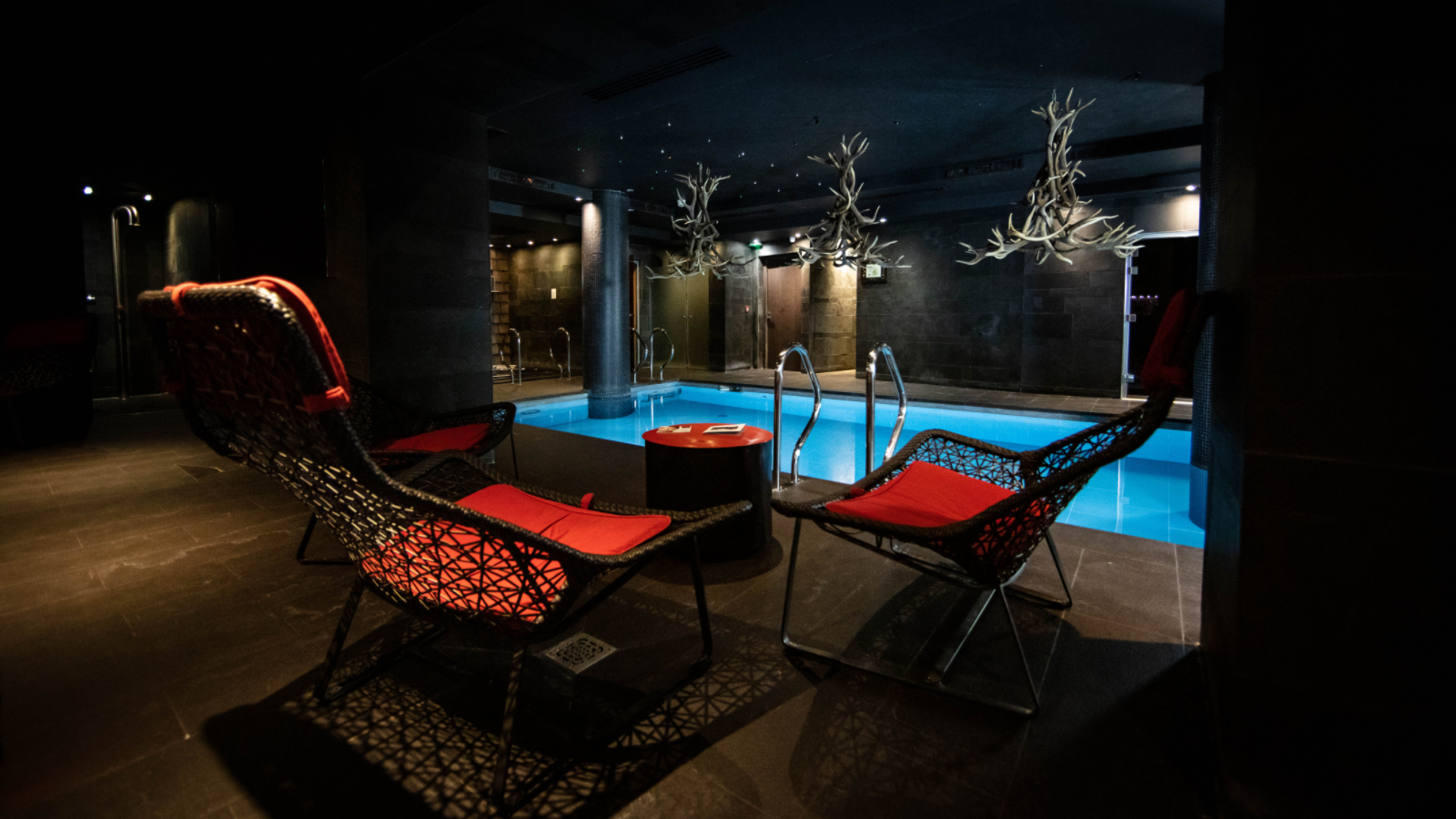 luxury-ski-hotels-avenue lodge-pool2.jpg