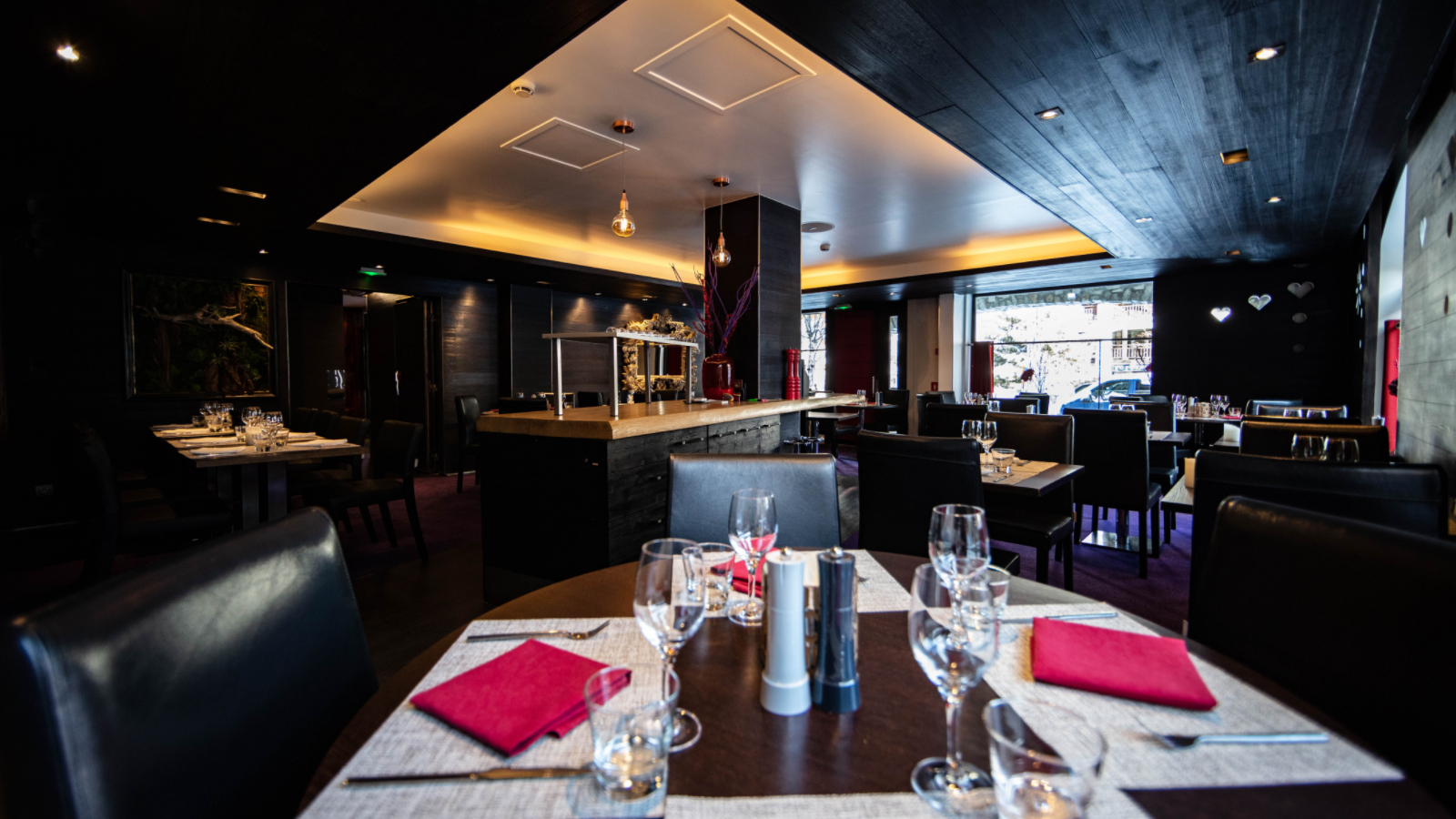 luxury-ski-hotels-avenue lodge-dining3.jpg