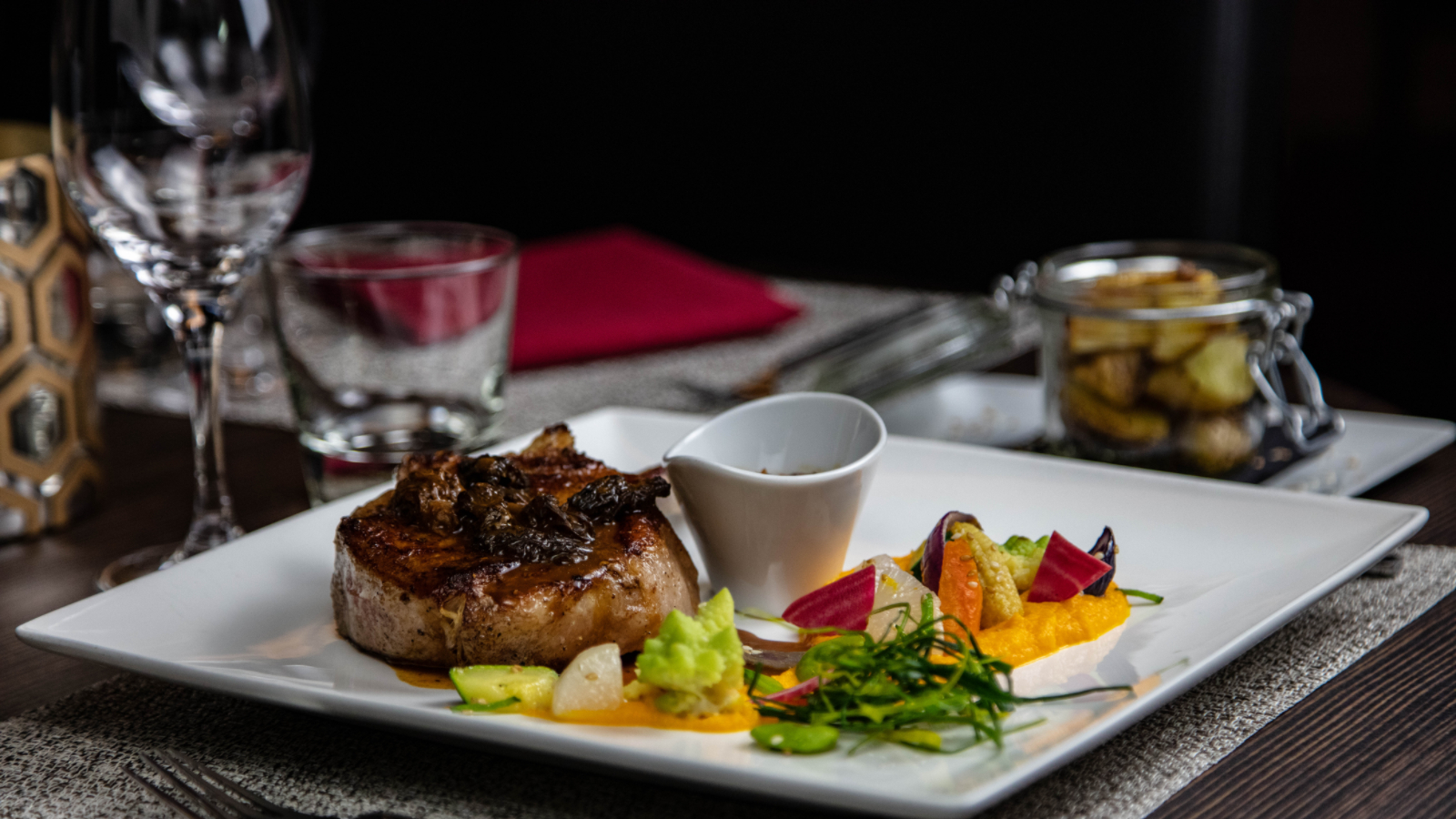 luxury-ski-hotels-avenue lodge-food.jpg