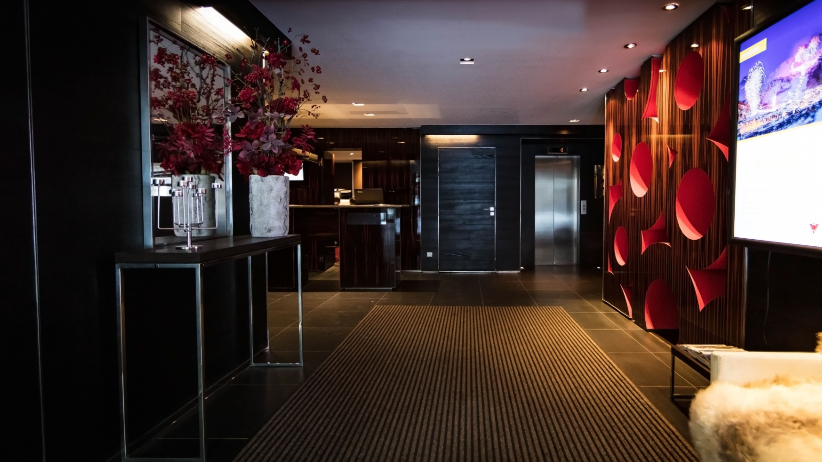 luxury-ski-hotels-avenue lodge-lobby.jpg