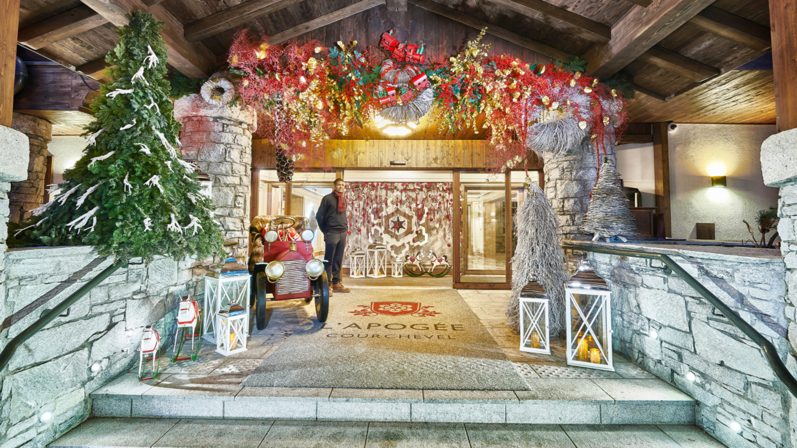 luxury-ski-hotel-1850-hotel l apogee-entrance.jpg