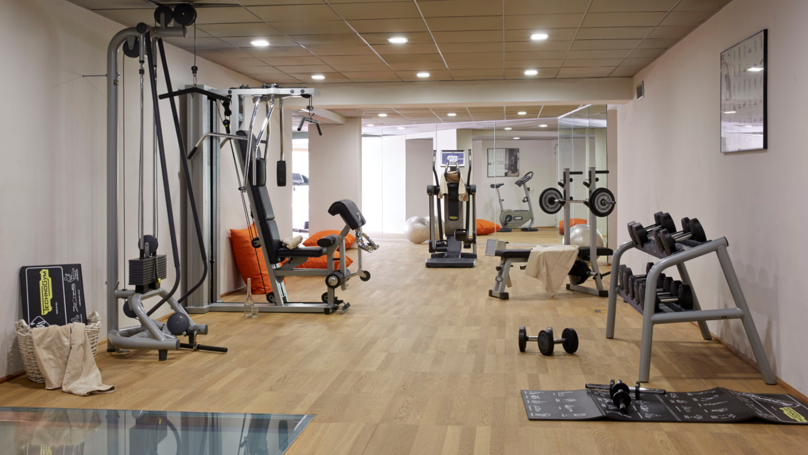 luxury-ski-hotel-st hubertus-gym.jpg