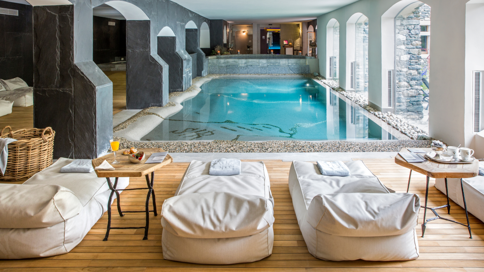 luxury-ski-hotel-st hubertus-pool.jpg