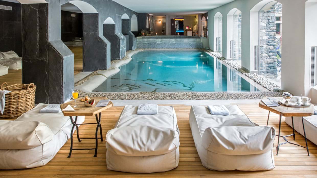 luxury-ski-hotel-st hubertus-pool.jpg