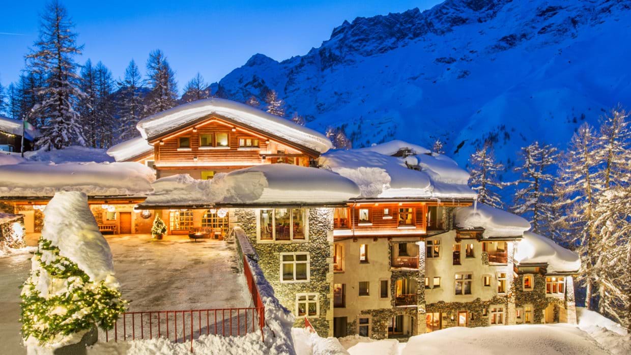luxury-ski-hotel-st hubertus-exterio.jpg