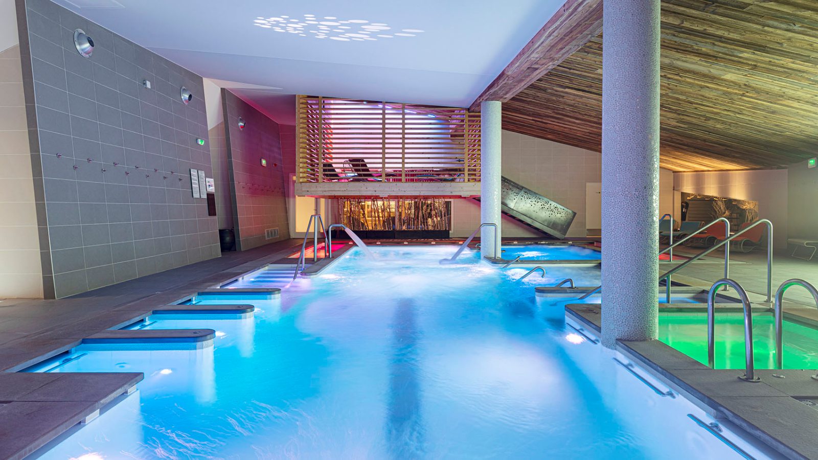 luxury-ski-hotel-chabichou-pool.jpg