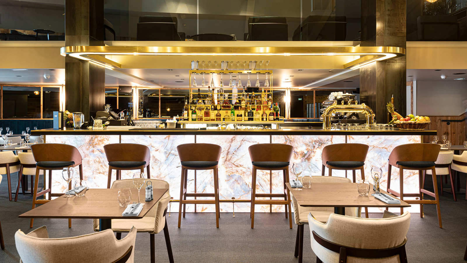 luxury-ski-hotel-chabichou-bar2.jpg
