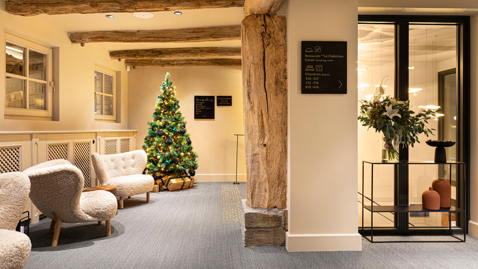 luxury-ski-hotel-chabichou-living area.jpg