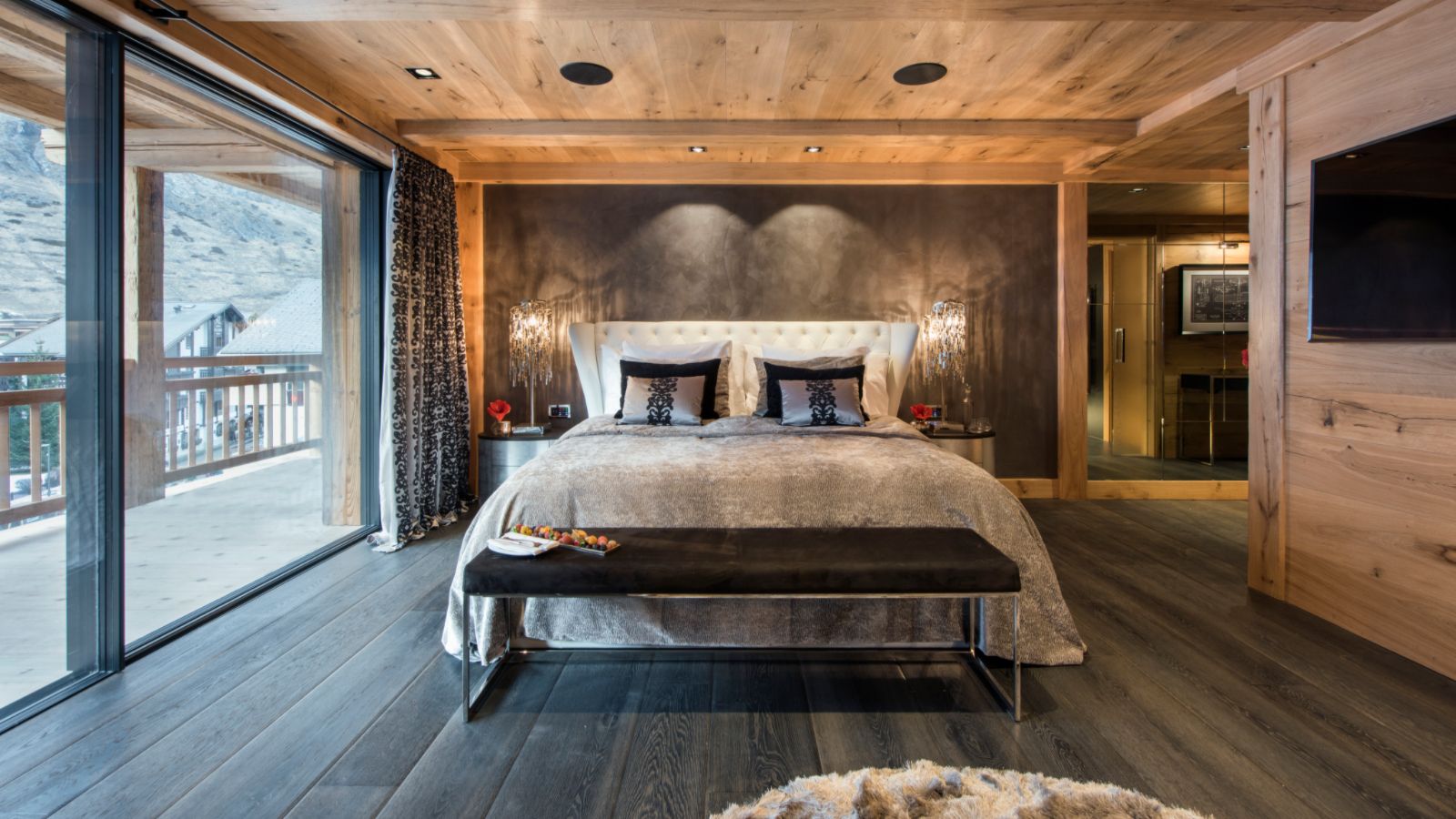 luxury-ski-chalet-zermatt-aconcagua-oxford-ski-bedroom (3).jpg