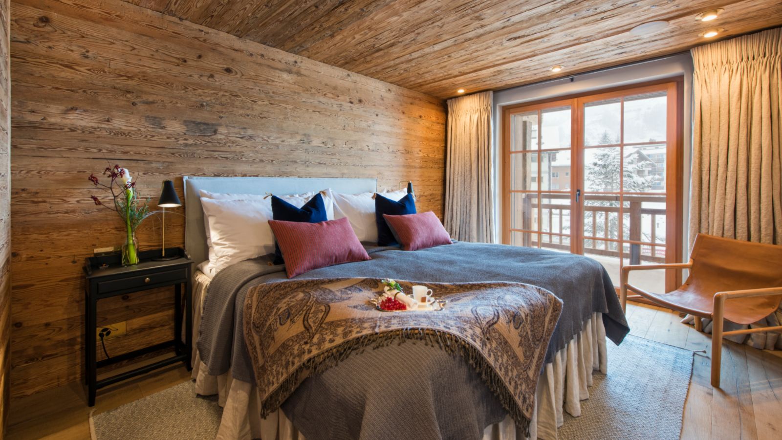 luxury-ski-chalet-zermatt-mckinley-oxford-ski-bedroom (1).jpg