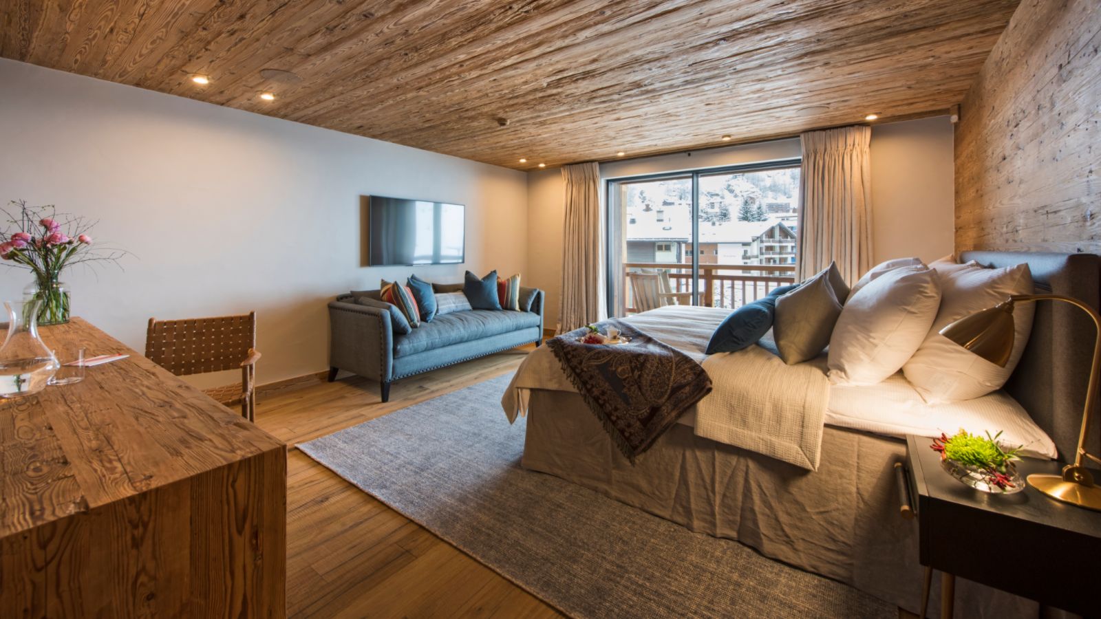 luxury-ski-chalet-zermatt-mckinley-oxford-ski-bedroom (4).jpg