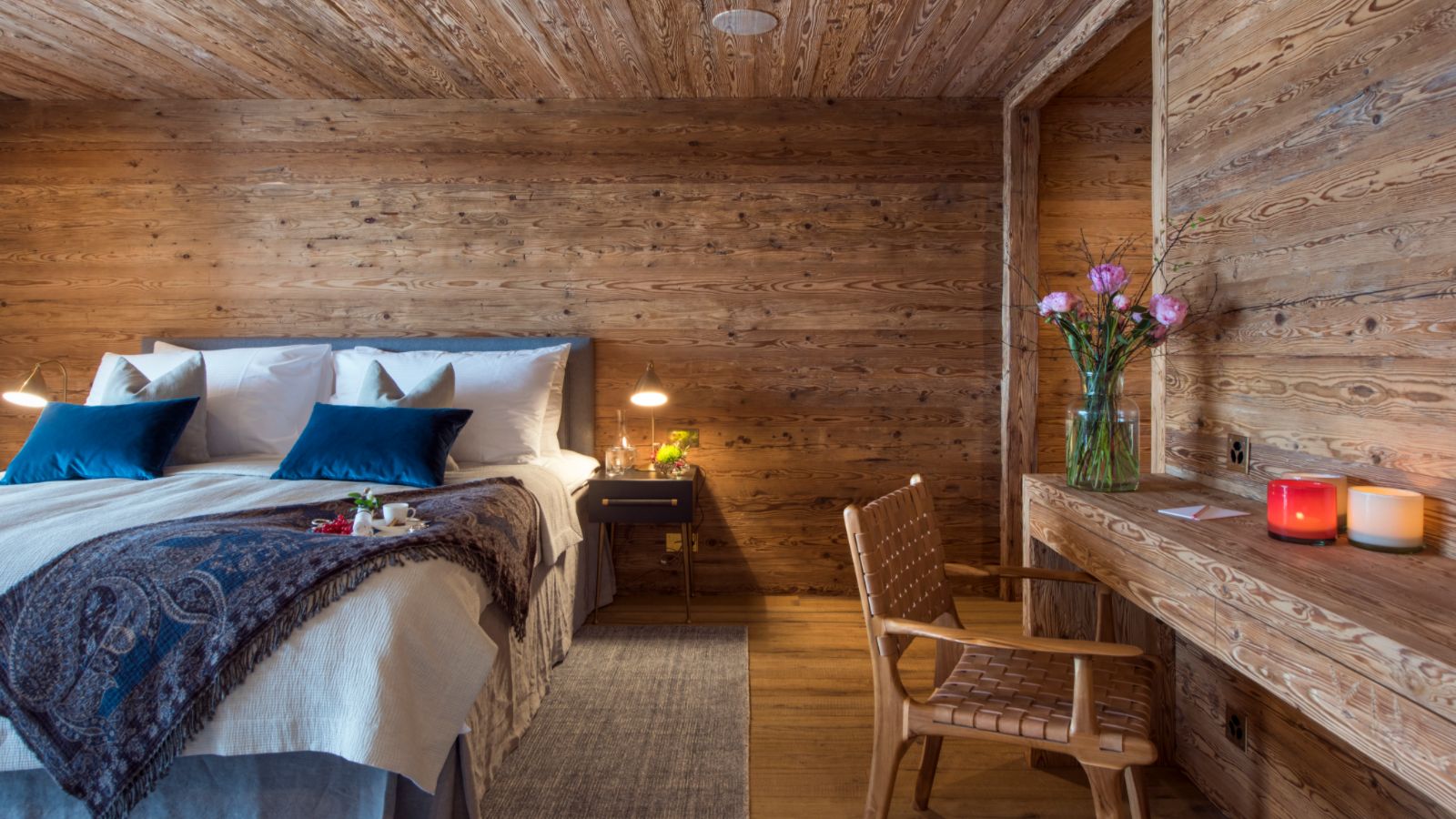 luxury-ski-chalet-zermatt-mckinley-oxford-ski-bedroom (6).jpg