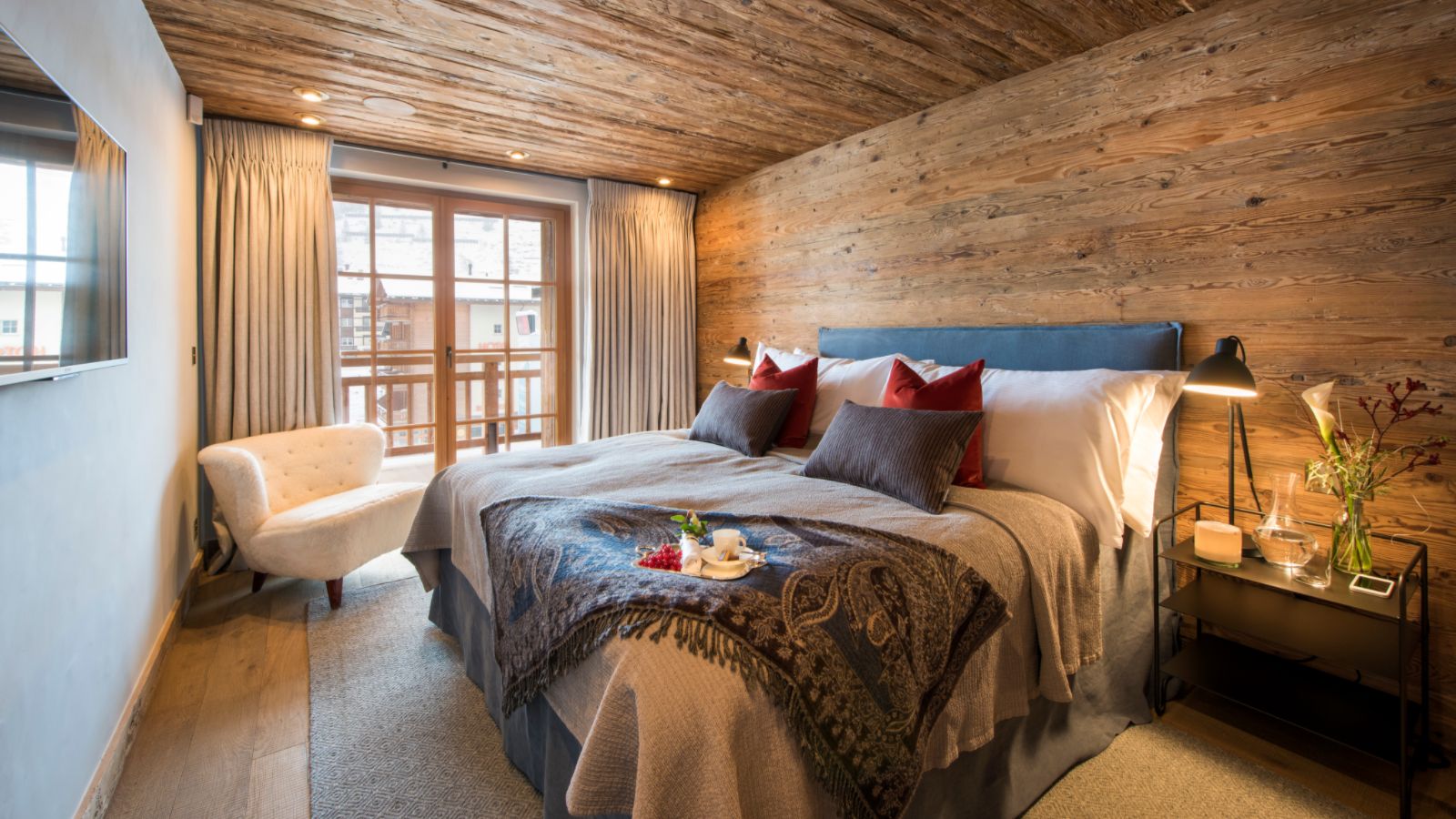luxury-ski-chalet-zermatt-mckinley-oxford-ski-bedroom (8).jpg