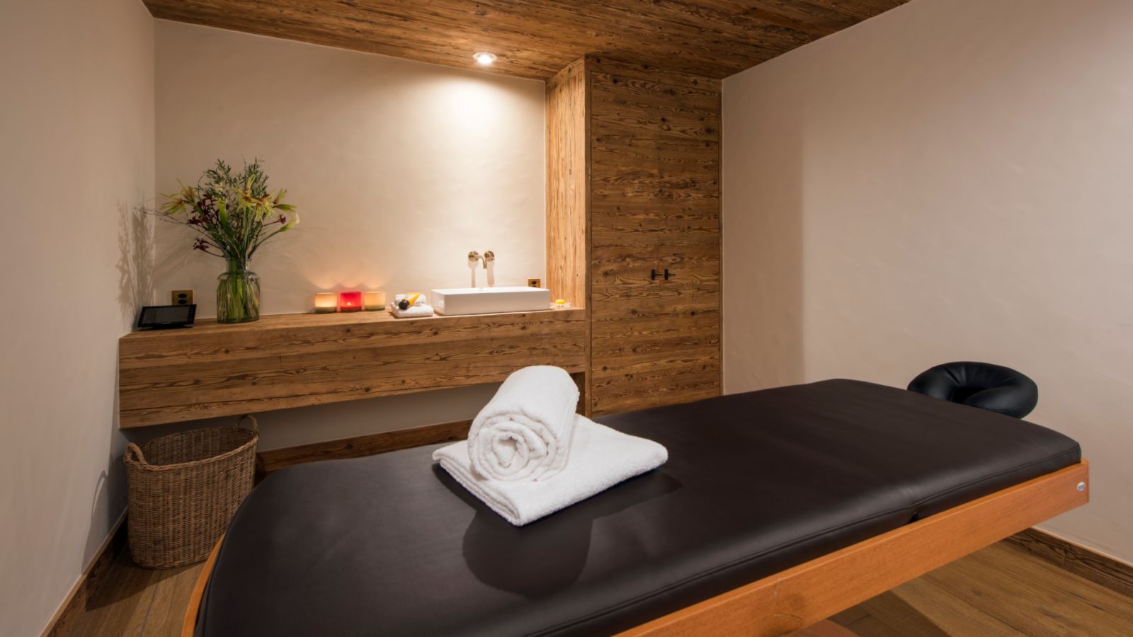 luxury-ski-chalet-zermatt-mckinley-oxford-ski-massage.jpg